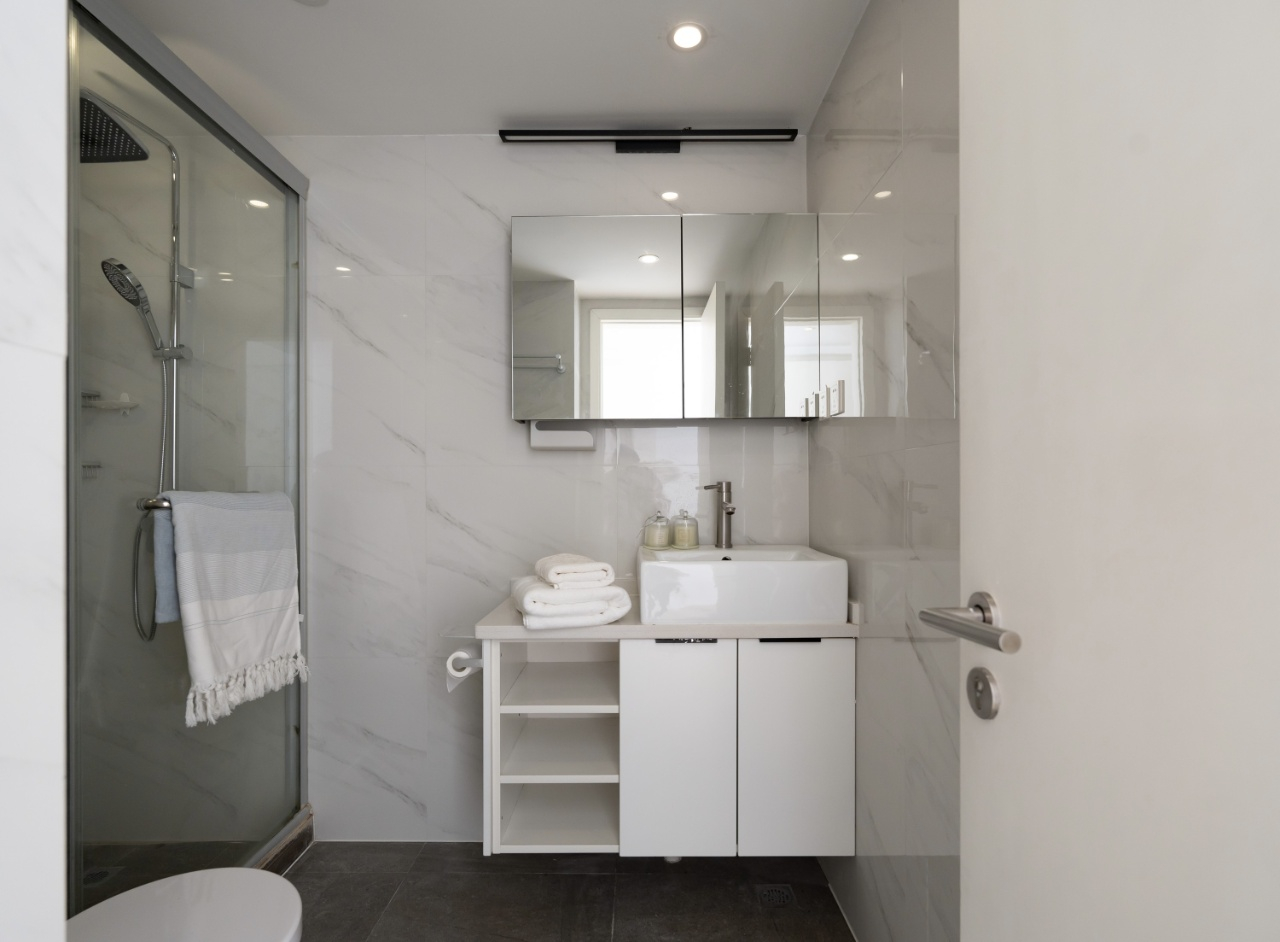 Eight Park Avenue - Image 8