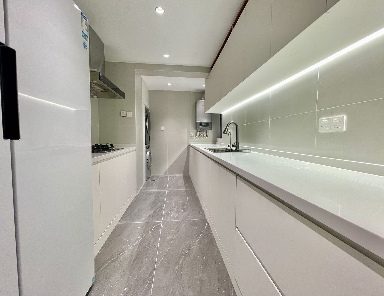 Eight Park Avenue - Image 7