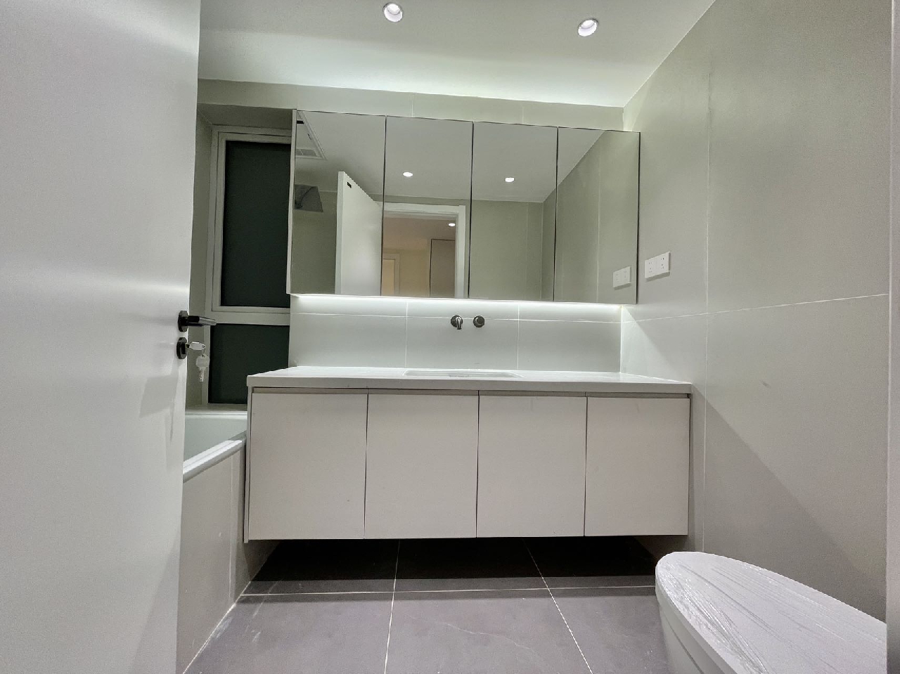 Eight Park Avenue - Image 9