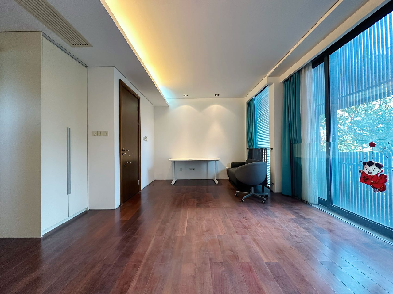 Lakeside Villa - Image 8