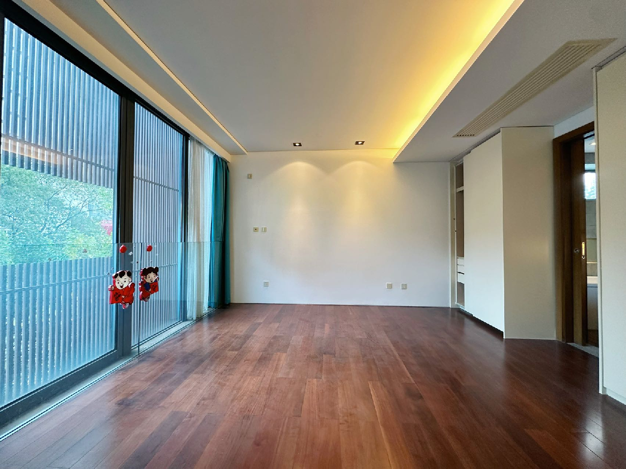 Lakeside Villa - Image 9