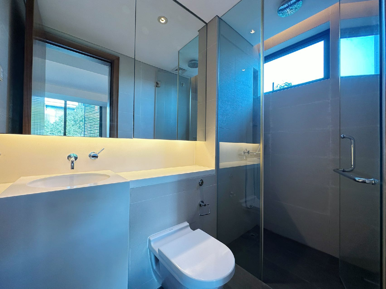 Lakeside Villa - Image 15