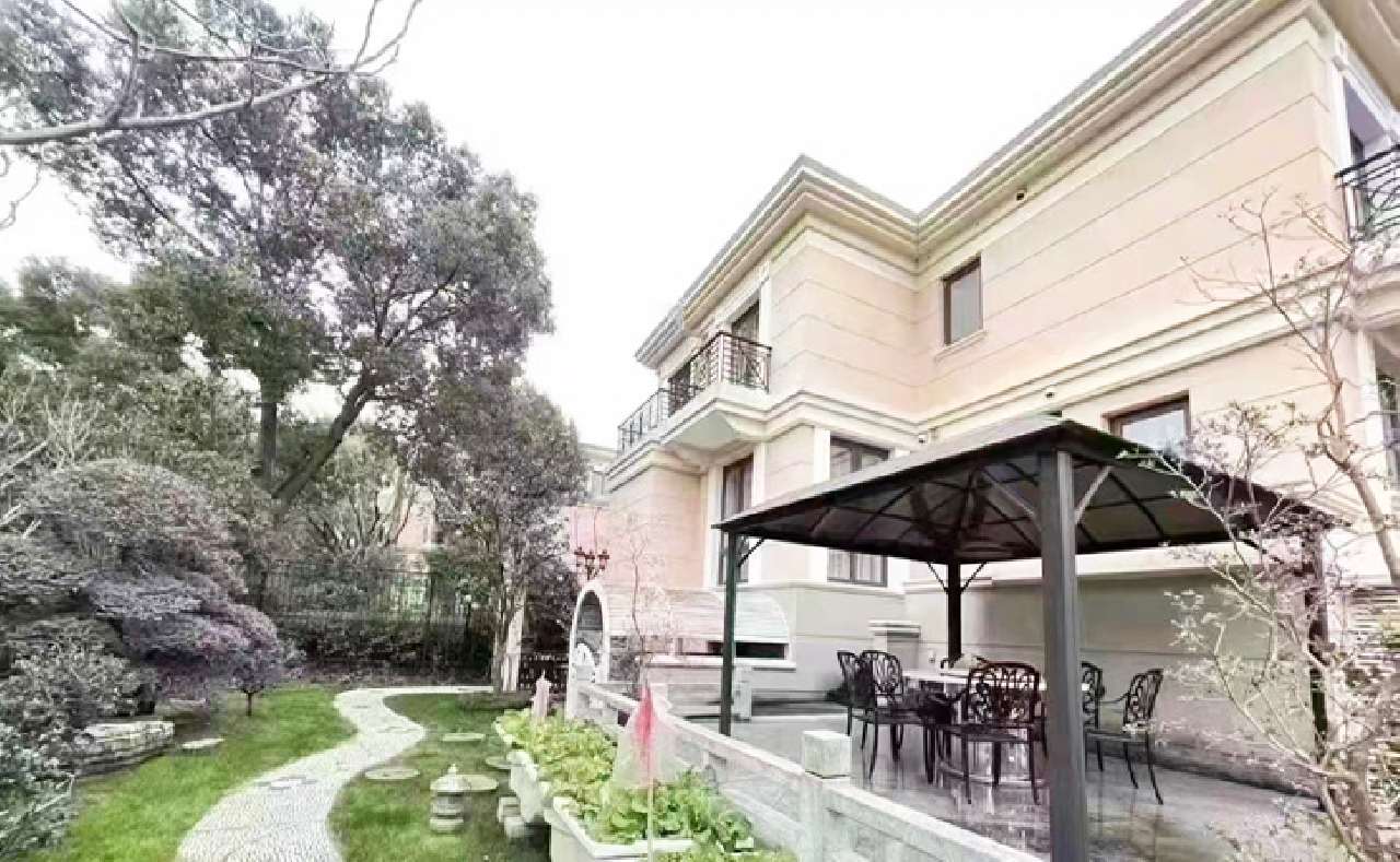 Le Chateau - Image 4