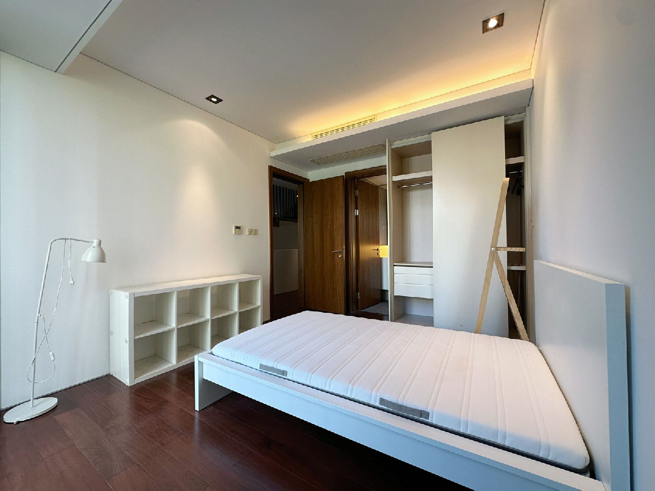 Lakeside Villa - Image 13