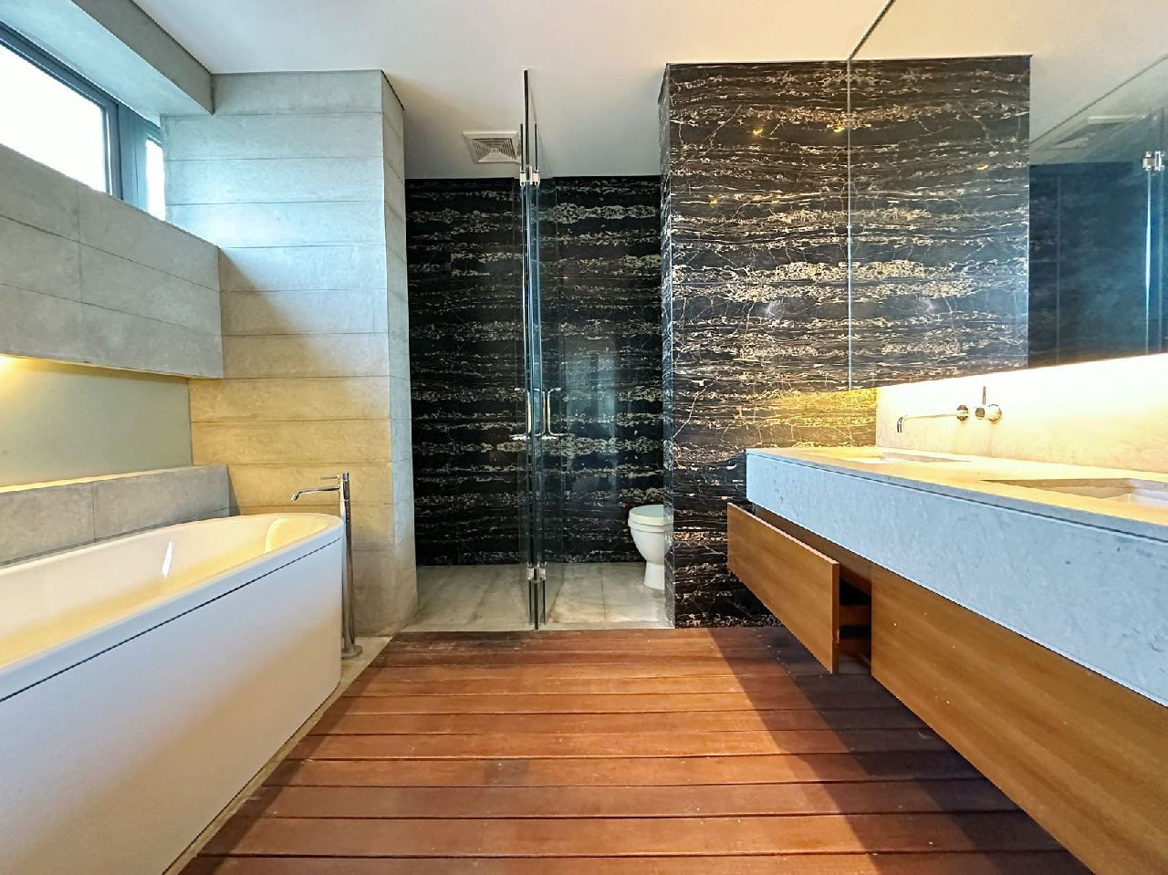 Lakeside Villa - Image 11