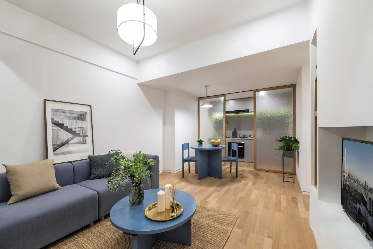 Base LIVING-SUHE Serviced Apartment   - Image 3