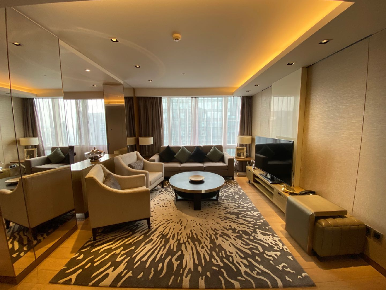 Jing An Kerry Residences Serviced Apartment - Image 1