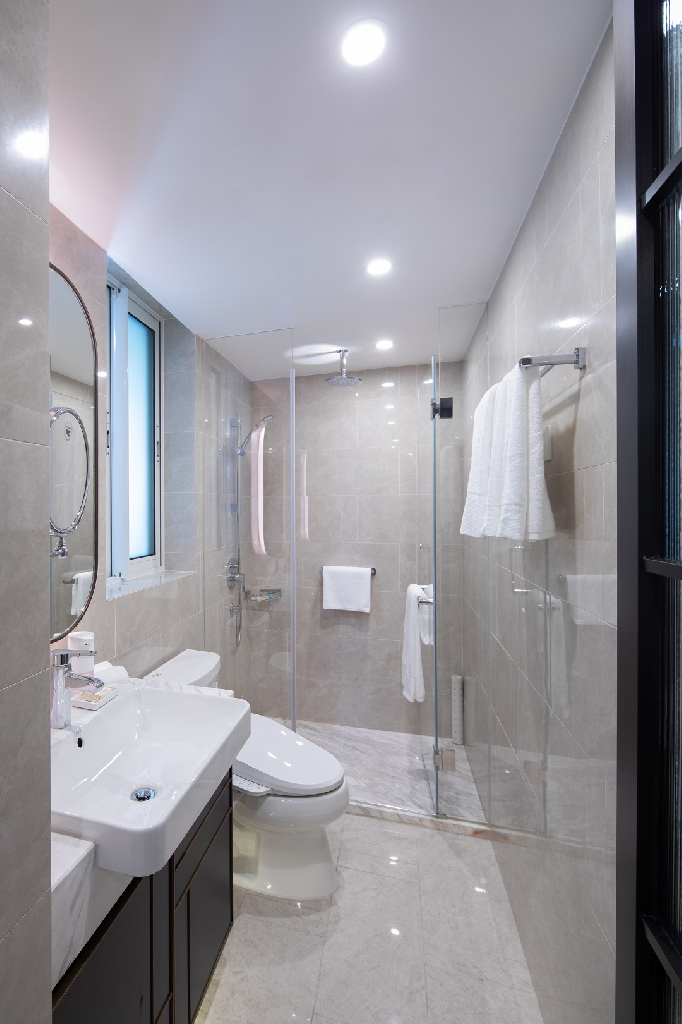 THE CAROSSA Serviced Apartment - Image 5
