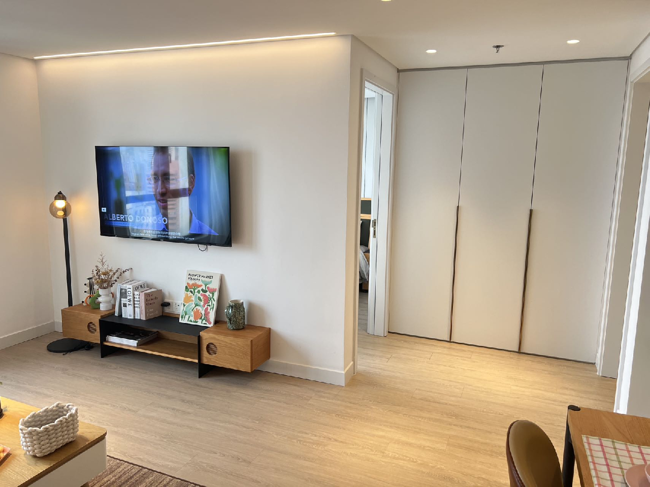 LIV'N 833 Serviced Apartment - Image 4