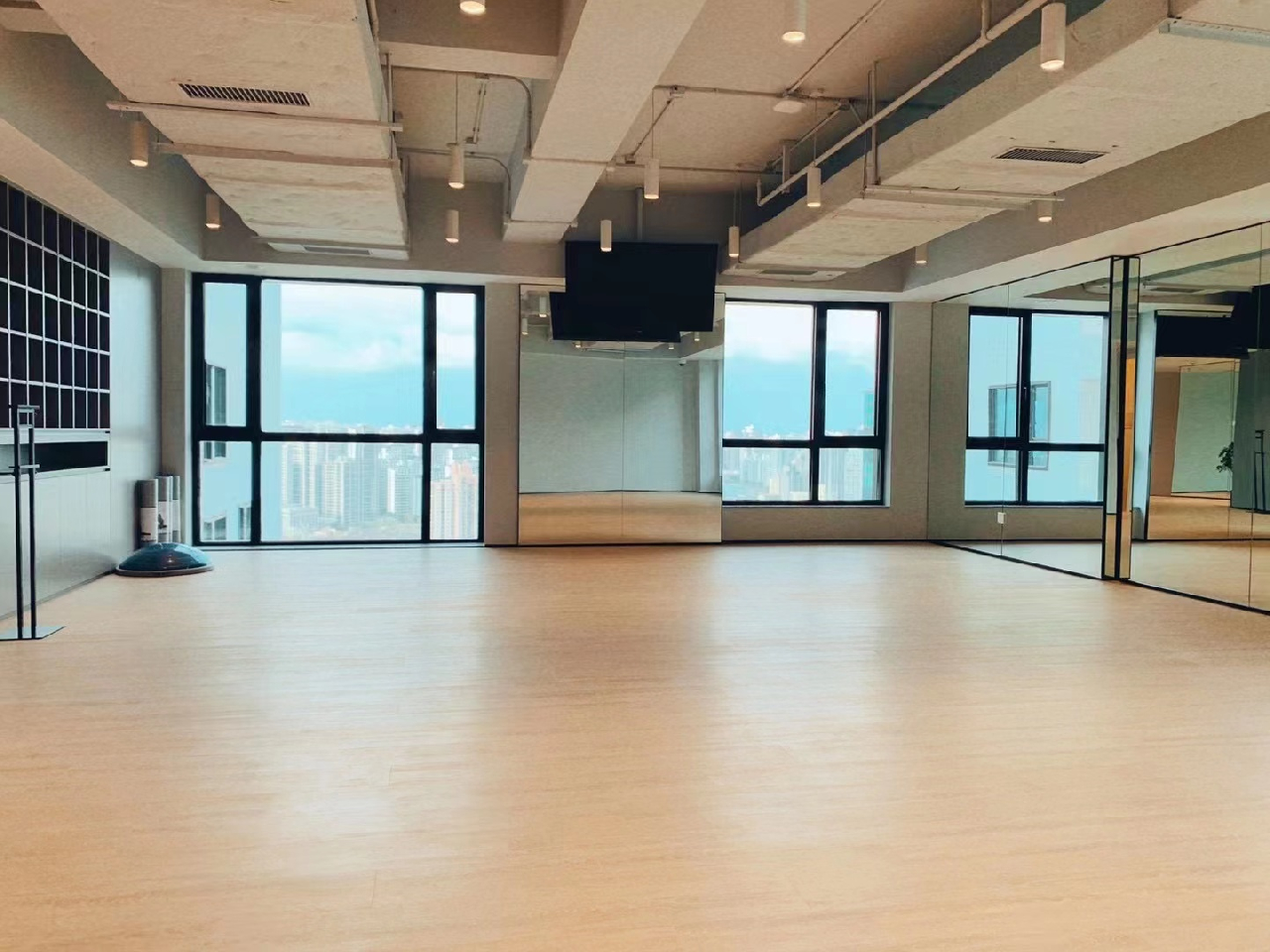 LIV'N 833 Serviced Apartment - Image 11