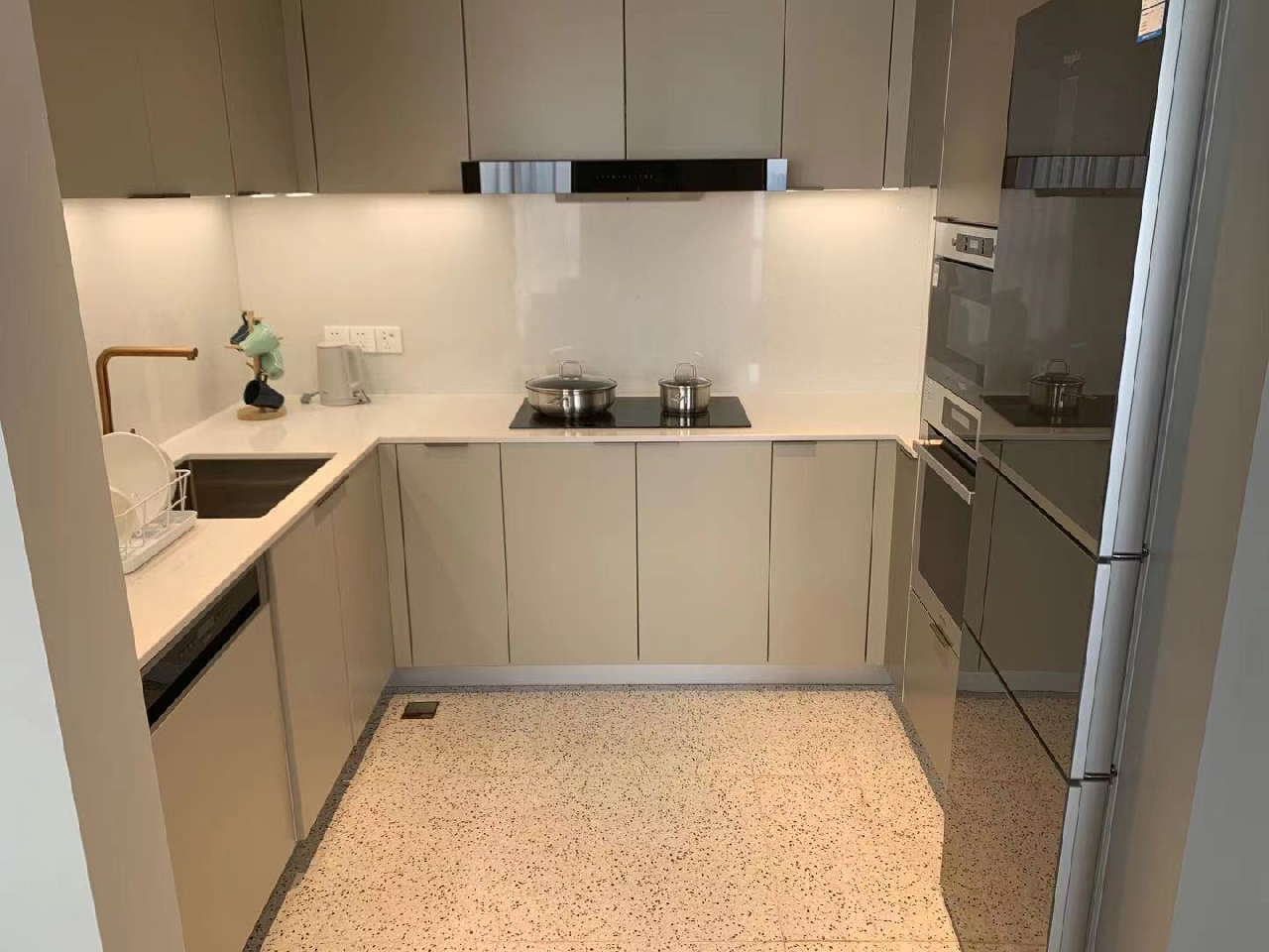 LIV'N 833 Serviced Apartment - Image 5