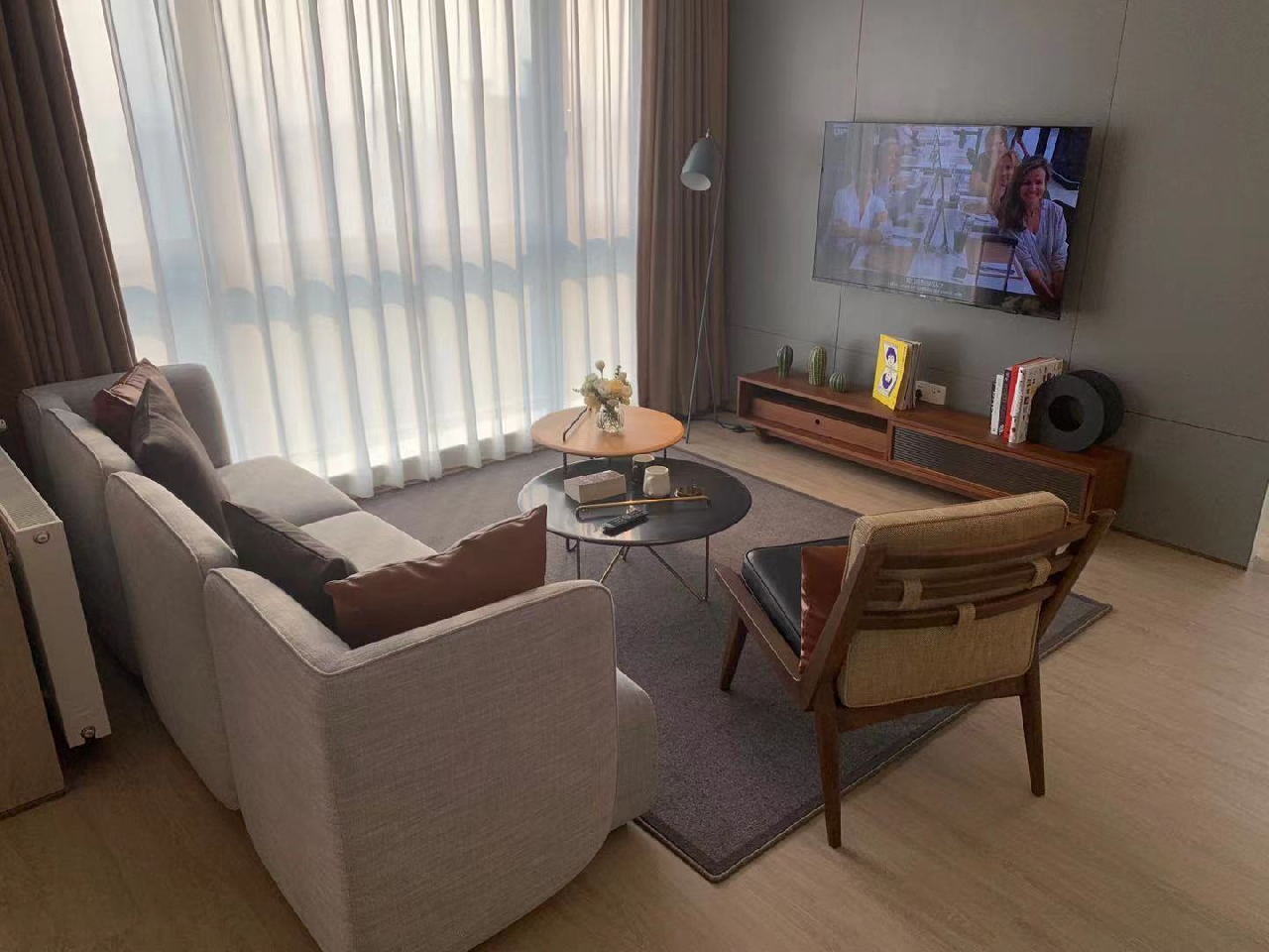 LIV'N 833 Serviced Apartment - Image 2