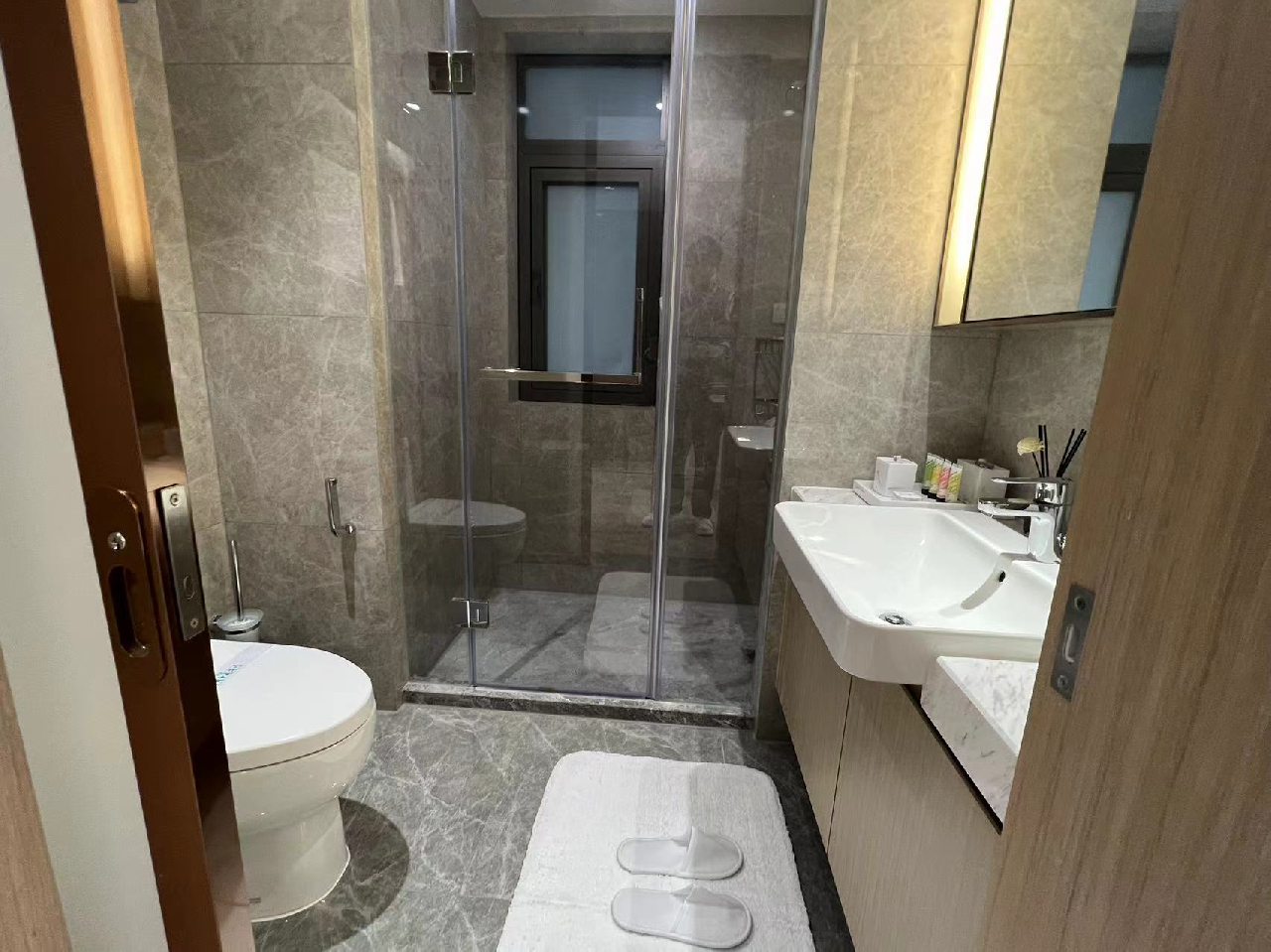 Homiehouse Service Apartment - Image 7