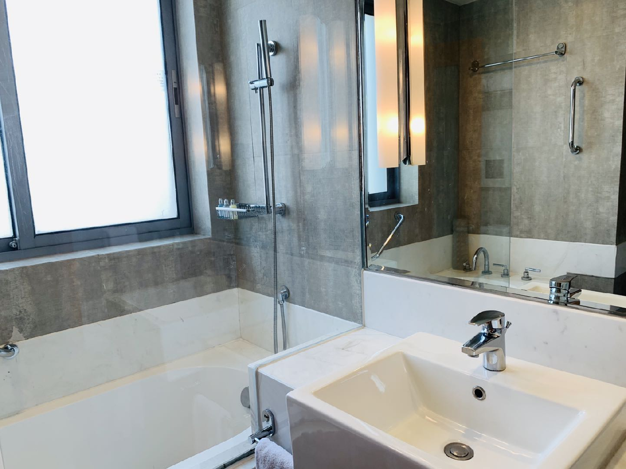 Oakwood Residence Shanghai - Image 6