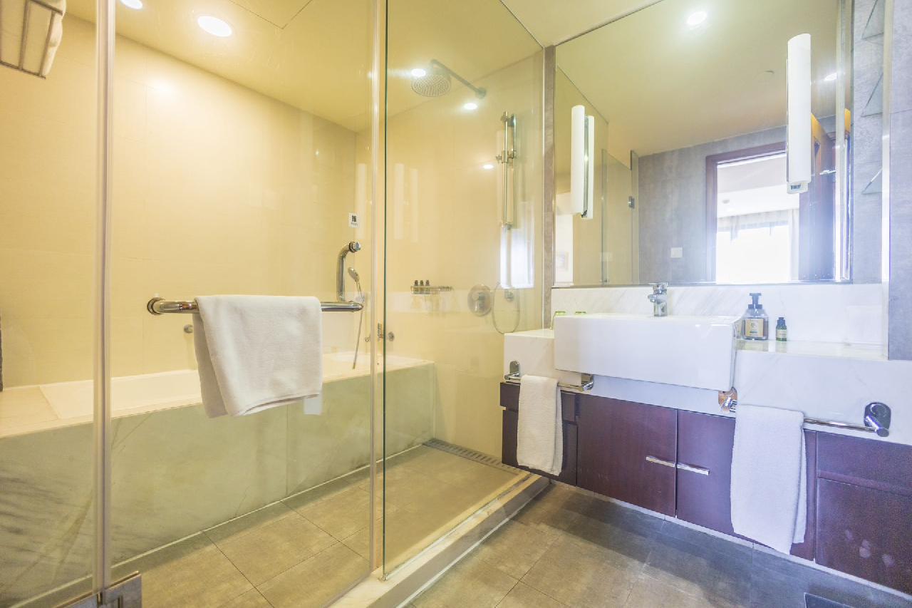 Oakwood Residence Shanghai - Image 6